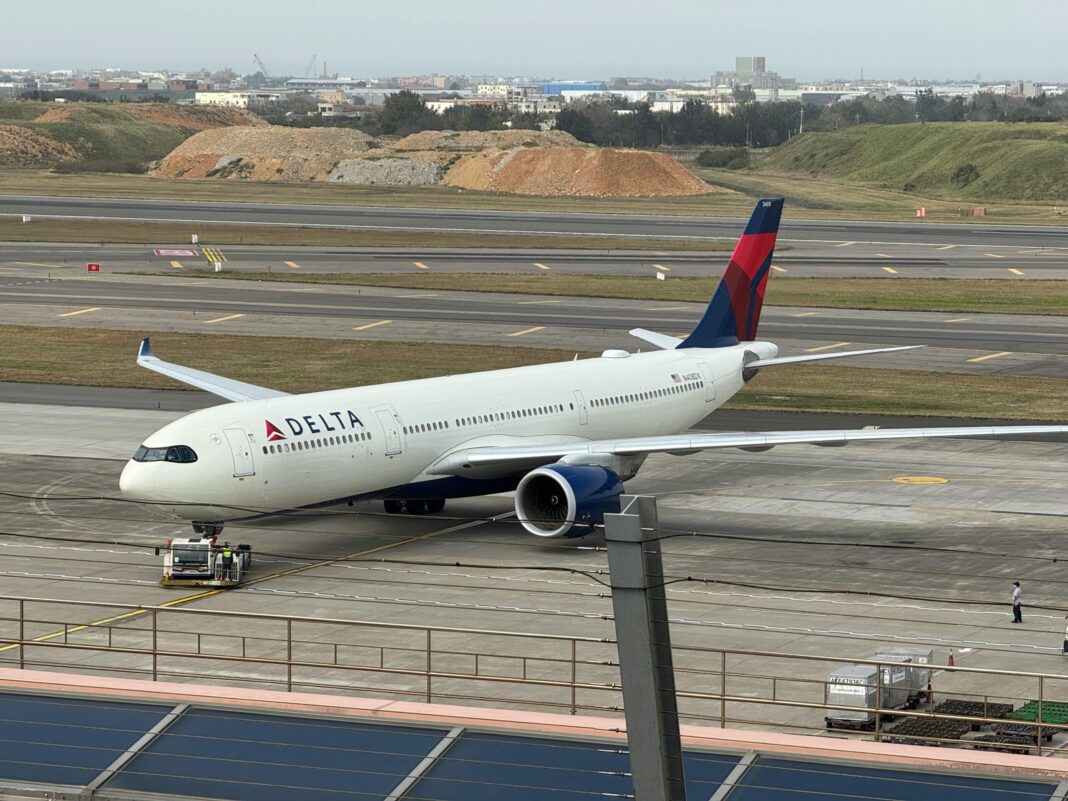 Delta Airlines, Delta Flight DL275, Flight DL275, Flight Diversions, Travel News, Airline Policies, LAX Diversion, Delta Flight DL275 Diverted LAX (1) Delta Flight DL275 diverted, DL275 LAX diversion, Delta emergency landing LAX, DL275 flight update, Delta diverted flight news, DL275 incident report, LAX airport flight diversion, Delta airline disruption
